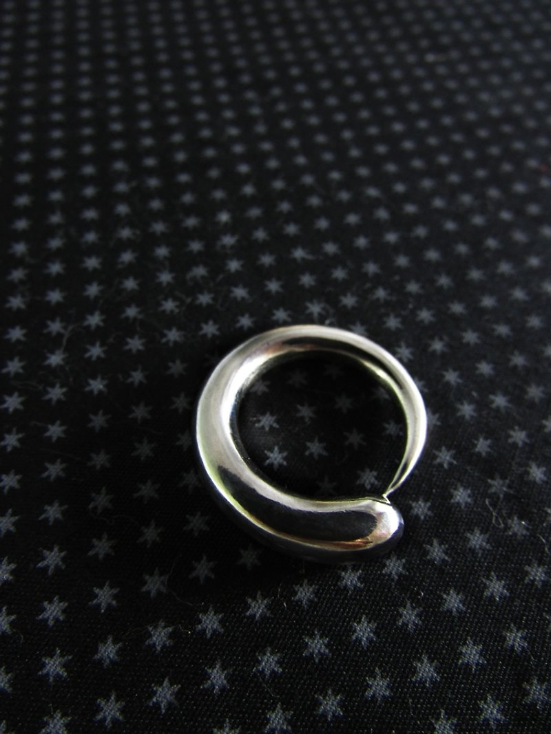 circle ring | mittag jewelry | handmade and made in Taiwan - แหวนทั่วไป - เงิน สีเงิน