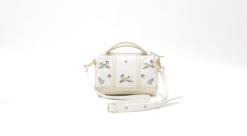 Mini Goat White Pan Bag (M) - กระเป๋าสตางค์ - งานปัก สีนำ้ตาล