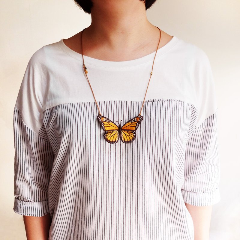 刺繡 蝴蝶 天然石蝴蝶項鍊 / 帝王蝶 Monarch Butterfly - 項鍊 - 繡線 橘色