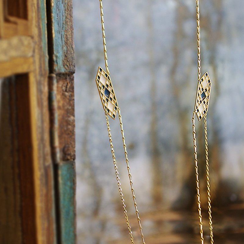 Cold Fa Luang window flower necklace GEHIRN - สร้อยคอ - วัตถุเคลือบ สีทอง
