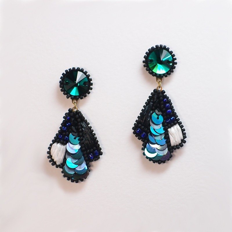 垂墜式手工刺繡耳環 藍綠（可改耳夾） - 耳環/耳夾 - 繡線 藍色