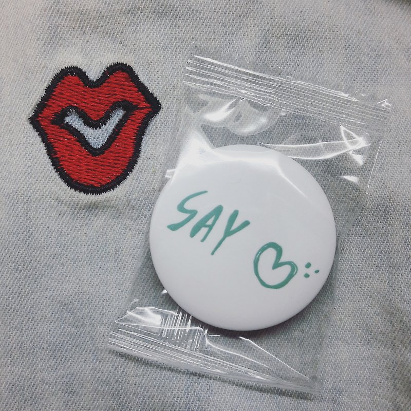 / Say Love; Say Love / Matte Badge-44mm - Badges & Pins - Plastic 