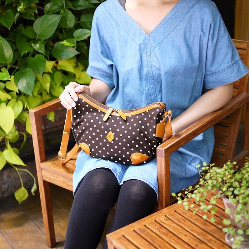 [Print products Limited Offer] Japanese sweet little canvas shoulder bag remaining brown Made in Japan by CLEDRAN - กระเป๋าแมสเซนเจอร์ - วัสดุอื่นๆ สีน้ำเงิน