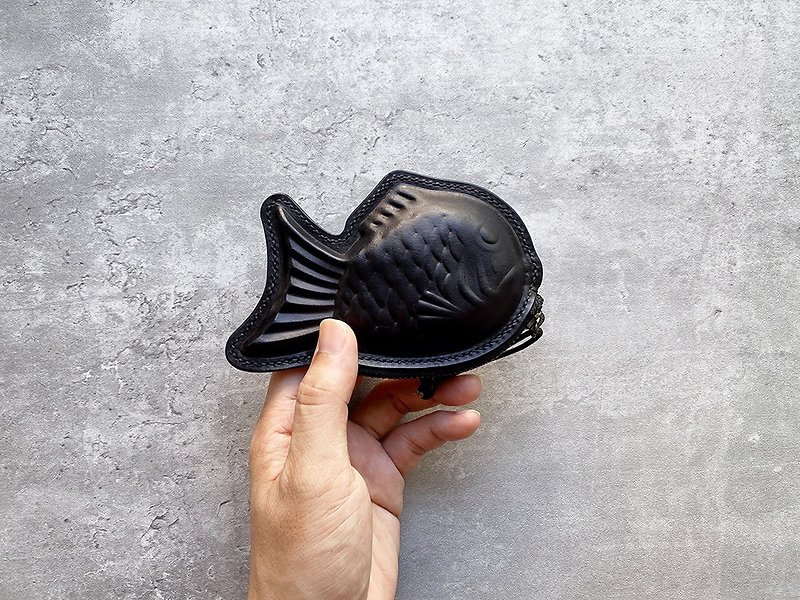 Hand-stitched black hand-dyed taiyaki leather coin purse - Coin Purses - Genuine Leather Black