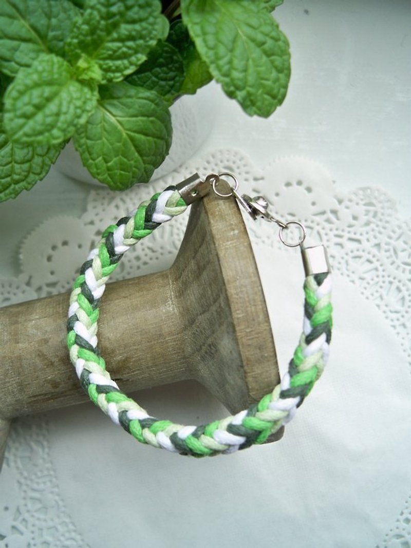 Three-dimensional bracelet-grass-1 - สร้อยข้อมือ - วัสดุอื่นๆ สีเขียว