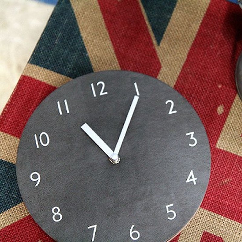 Dessin x Thehaki- sandwich round leather wall clock - space silver, THK25829 - นาฬิกา - หนังแท้ สีเทา