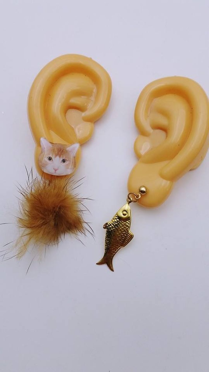 [Lost and find] hairball yellow cat and fish earrings - ต่างหู - โลหะ สีเหลือง