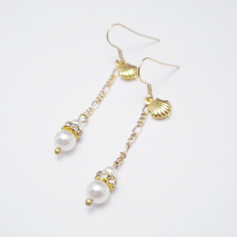 [Orange] MUCHU Mu Miss Pearl. Brass shells and Dangle pearl earrings PE011 - ต่างหู - โลหะ ขาว