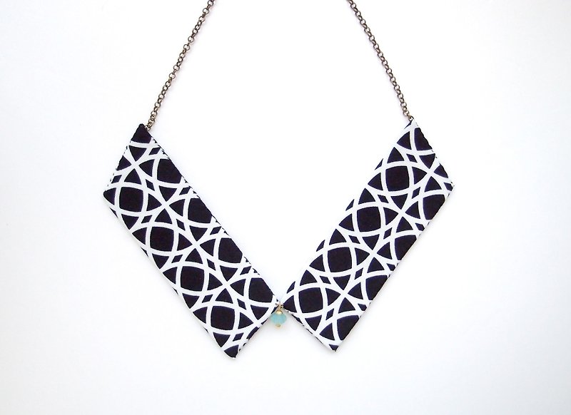 Collar Necklace Black & White Geometric - สร้อยคอ - วัสดุอื่นๆ สีดำ
