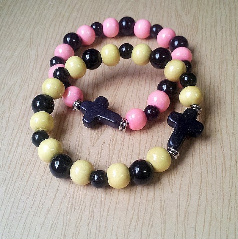 Alice Beard Little Star - Black Cross ★ playful beaded bracelet - Bracelets - Other Materials 