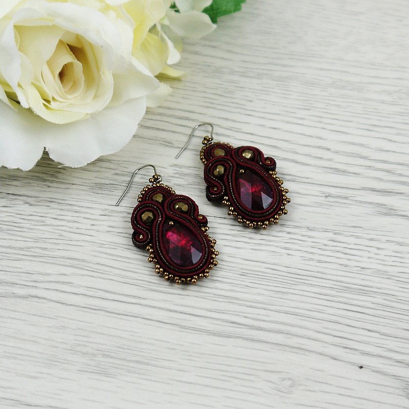 Hand-sewn SWROVSKI crystal earrings - classic Ruby - ต่างหู - วัสดุอื่นๆ สีแดง