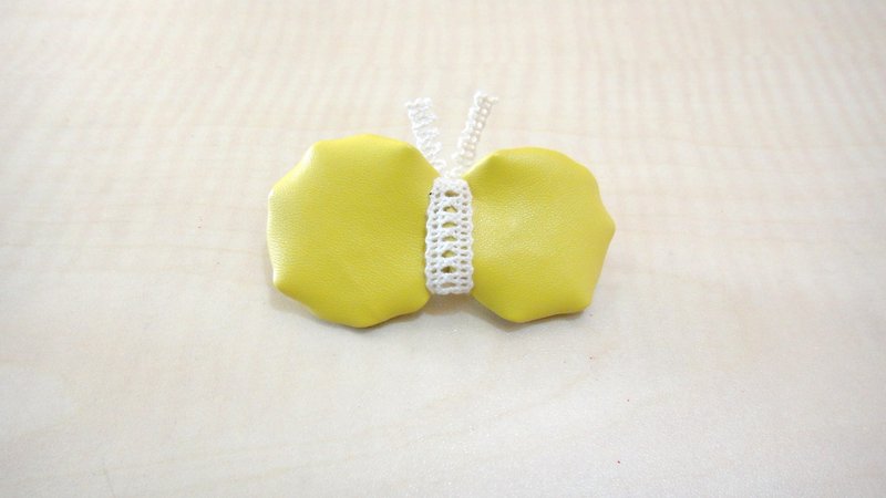 Yellow butterfly hairpin - เครื่องประดับผม - หนังแท้ สีเหลือง