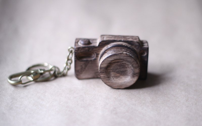 手工木製微型相機▣ 焦炭色鑰匙圈 - チャーム - 木製 ブラウン