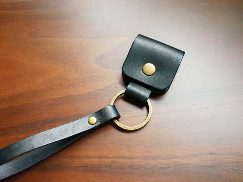 Hand-stitched vegetable tanned leather cowhide emergency key ring - black - ที่ห้อยกุญแจ - หนังแท้ สีดำ