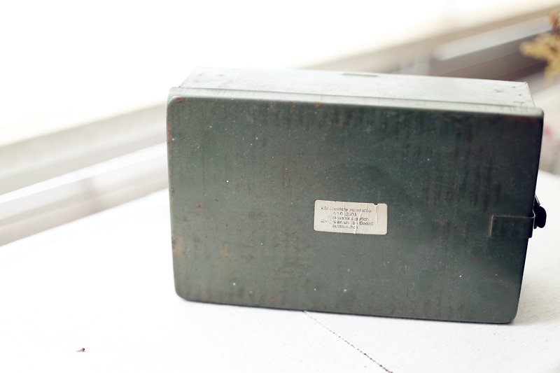 Good day [fetish] German ancient pieces of World War II first aid kit - กล่องเก็บของ - โลหะ สีเขียว