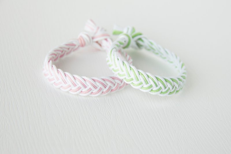 Middle / hand-woven bracelet - Bracelets - Other Materials White