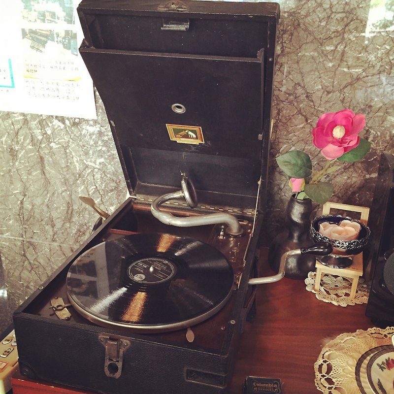 Britain made 1920 Puppy Mode 101 HMV label 78 rpm phonograph Bakelite (portable type) black - Indie Music - Other Metals Black