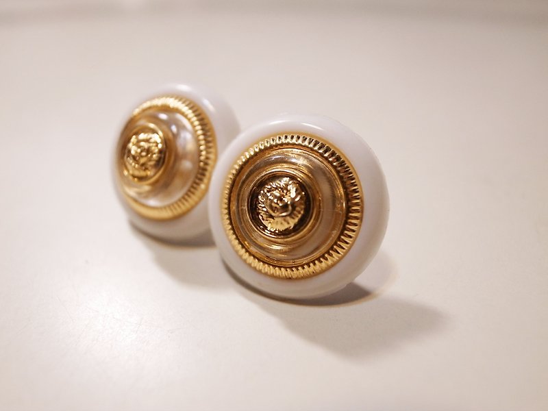 White Jinxin Ba earrings (male / clip-on) - ต่างหู - พลาสติก ขาว