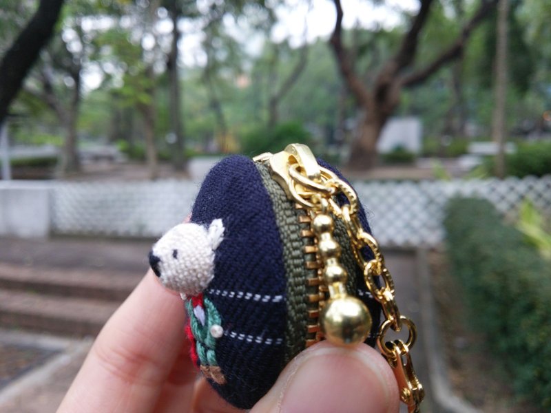 立體刺繡北極熊迷你馬卡龍吊飾匙扣 - 吊飾/掛飾 - 繡線 藍色
