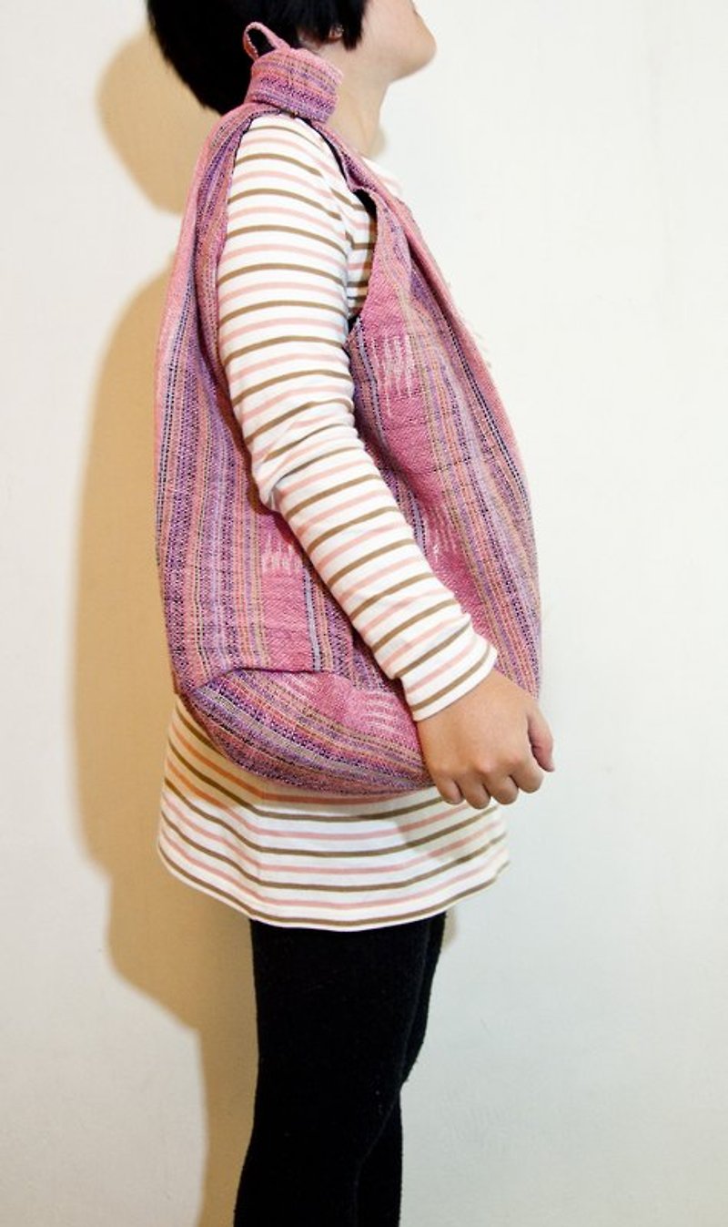 新手感斜背包(粉紅線狀) - กระเป๋าแมสเซนเจอร์ - ผ้าฝ้าย/ผ้าลินิน สึชมพู
