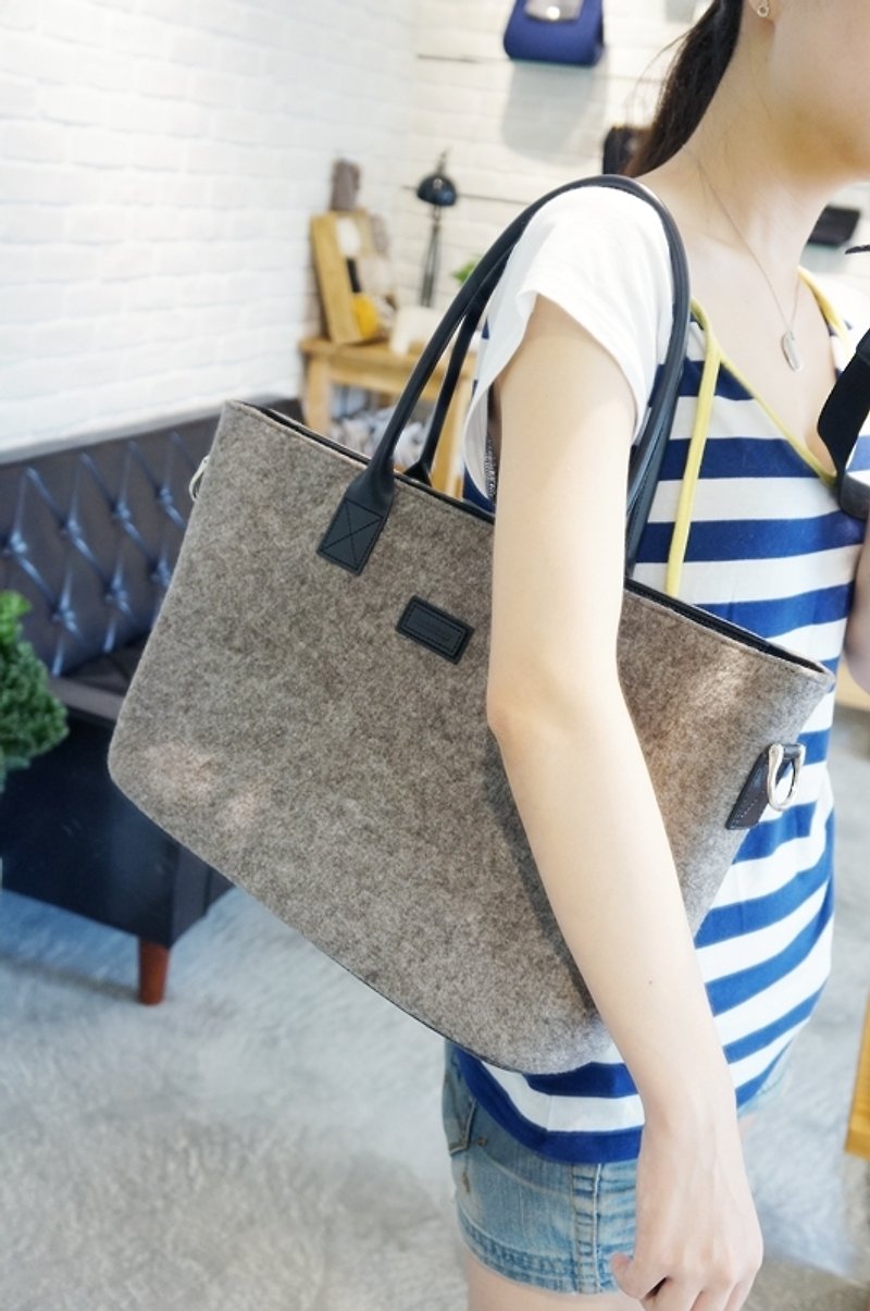 Shoulder-style wool handbag - กระเป๋าถือ - ขนแกะ 