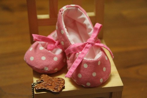 winnie設計館 【billy的pinkoi館】【K112_300 芭蕾娃娃 嬰兒鞋材料包】適用0-12月寶寶, 布料量可做2雙