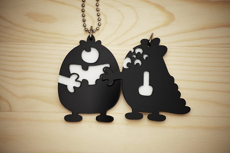 【Peej】‘Don’t Forget Me’ Double layered Acrylic key chains/necklaces - Necklaces - Acrylic Black