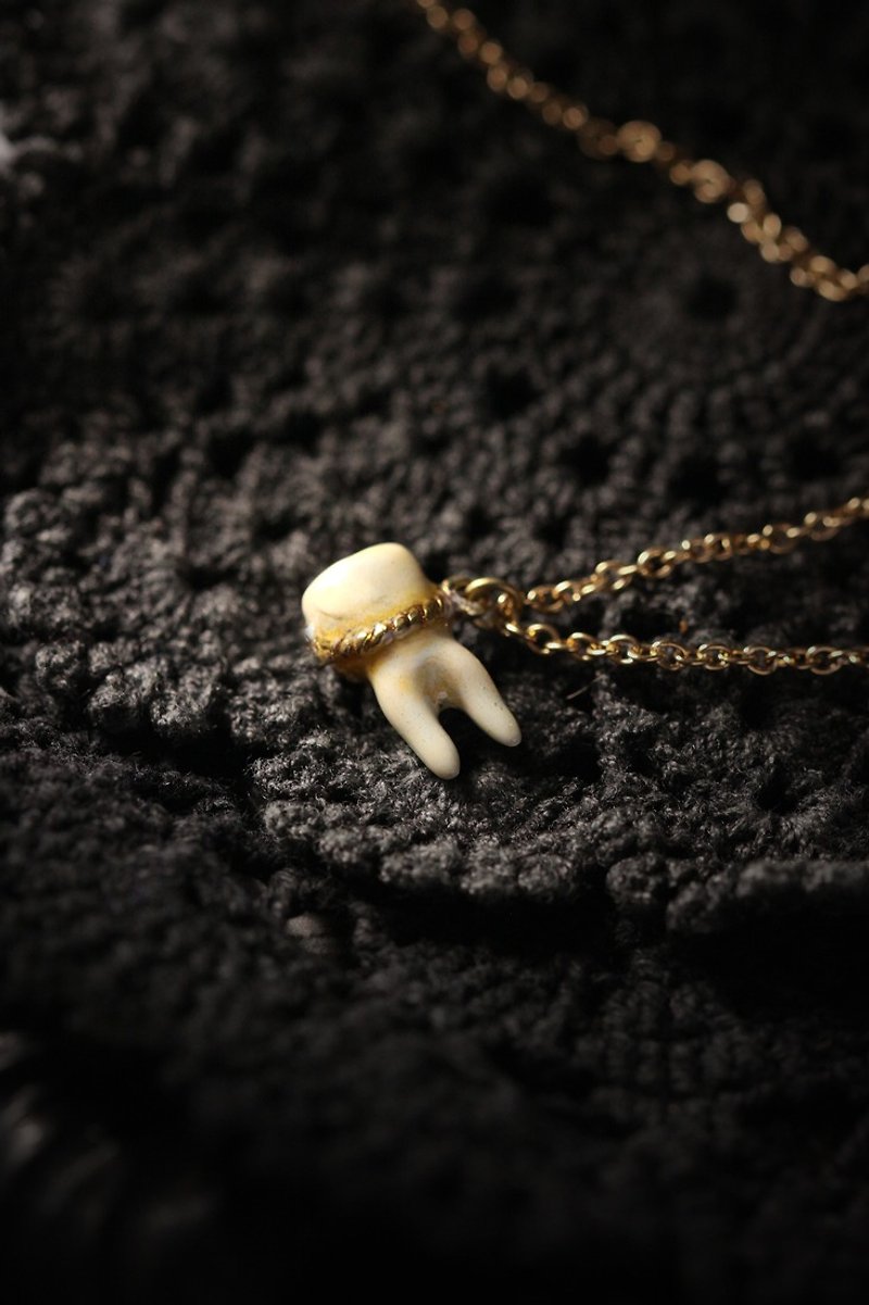 A Tooth (two fangs) Charm Necklace. - 項鍊 - 其他金屬 