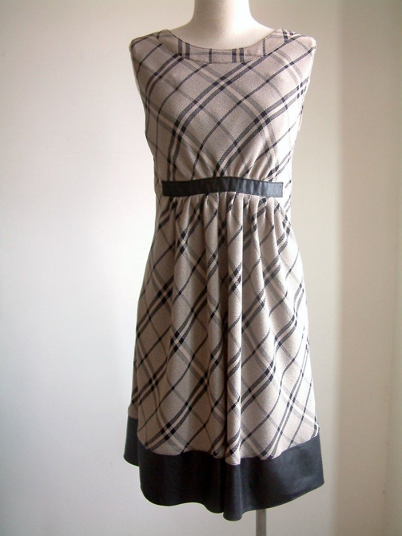 菱格紋小拼接洋裝-淡咖啡 - 洋裝/連身裙 - 其他材質 咖啡色
