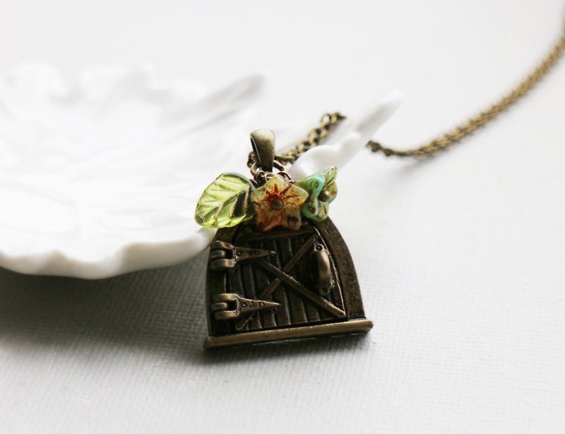 Medieval fairy necklace bronze doors can be opened Locket with box - Necklaces - Other Metals 