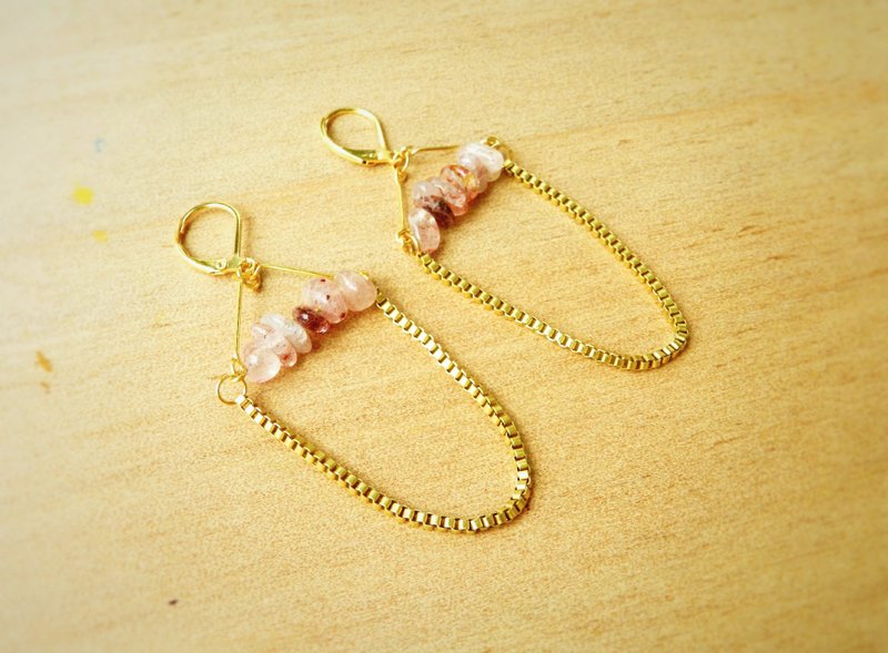 手做設計款  草莓晶耳環 - Earrings & Clip-ons - Gemstone Pink