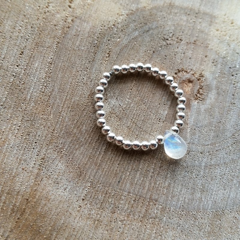 Cut blue Moonstone / Stone beads sterling silver ring - แหวนทั่วไป - เครื่องเพชรพลอย สีน้ำเงิน
