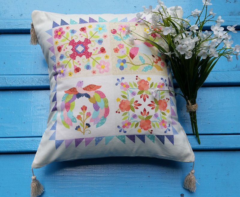 Special Nordic style cute little black triangle pattern with flowers, small streams hanging Su pillow / pillow - หมอน - วัสดุอื่นๆ ขาว