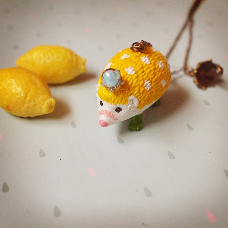 Zoo | Yellow Lemon Rainy Hedgehog Animal Necklace / Key Ring / Charm - สร้อยคอ - พลาสติก สีเหลือง