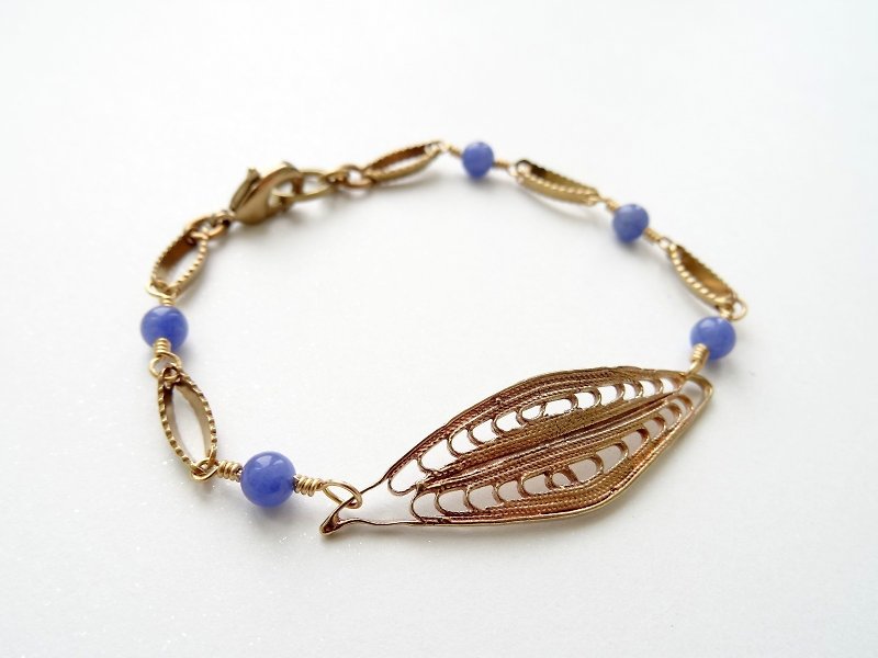Sky Blue Sodalite Eye-Shaped Brass Filigree Copper Chain Bracelet - Bracelets - Semi-Precious Stones Blue