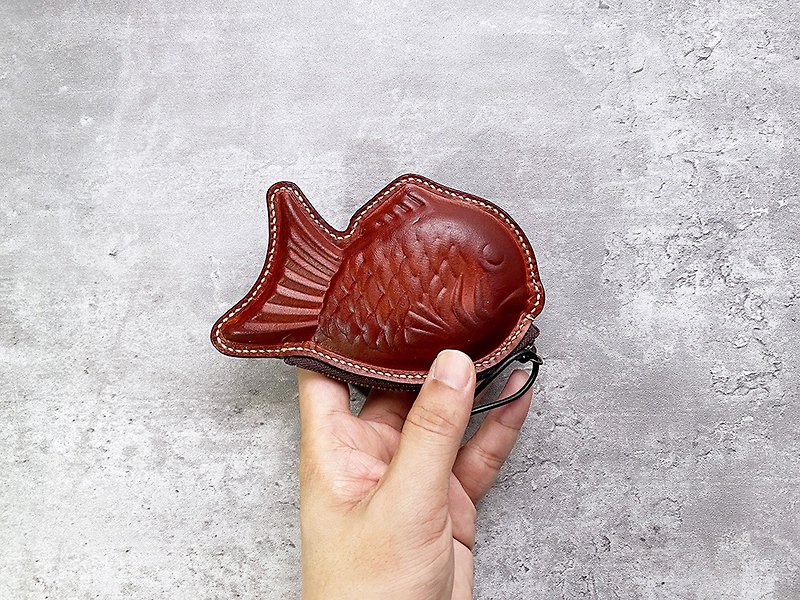 Hand-stitched brush dyed Taiyaki leather coin purse - Coin Purses - Genuine Leather Brown