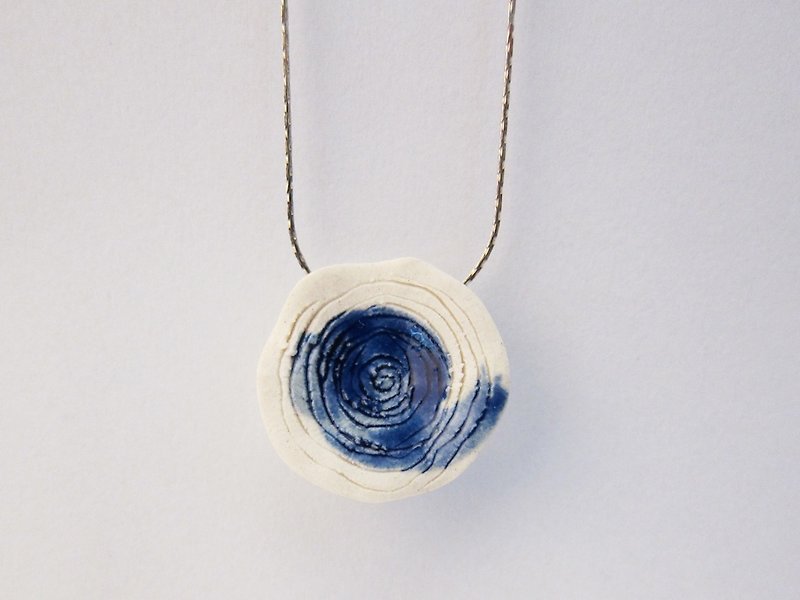 Rose blue and white porcelain necklace/blue and white porcelain jewelry - สร้อยคอ - เครื่องลายคราม สีน้ำเงิน