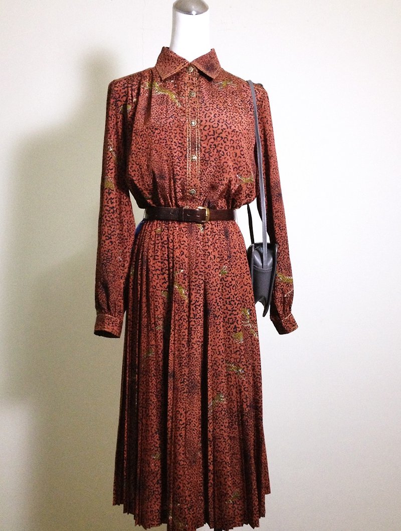 時候古著 [ 日本製/ 豹紋金線磚紅色輕古董長洋裝 ] 國外帶回 古著洋裝 VINTAGE - 連身裙 - 其他材質 多色