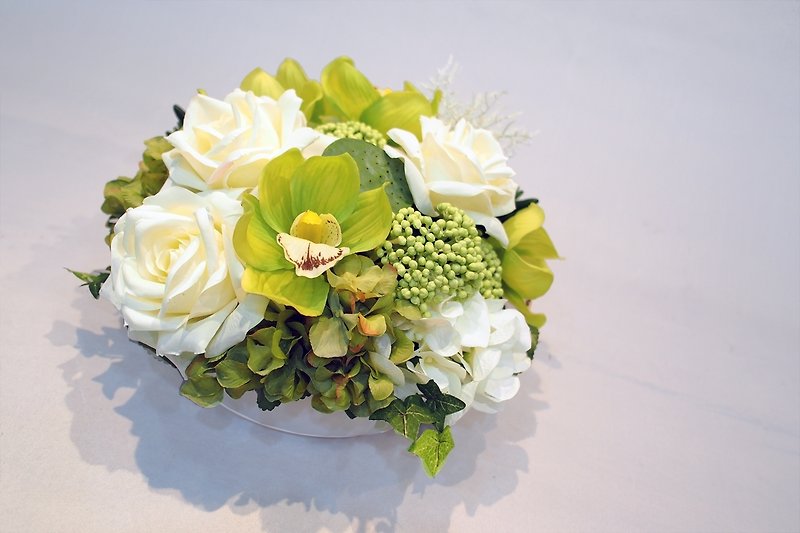 人造花飾-白綠色系圓桌花飾 - 観葉植物 - その他の素材 グリーン