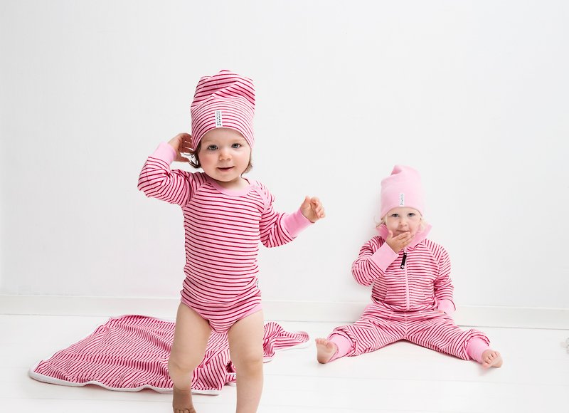 [北欧の子供服]スウェーデンのオーガニックコットンハット1〜6歳の赤/ピンクのストライプ - 帽子・ヘアバンド - コットン・麻 ピンク