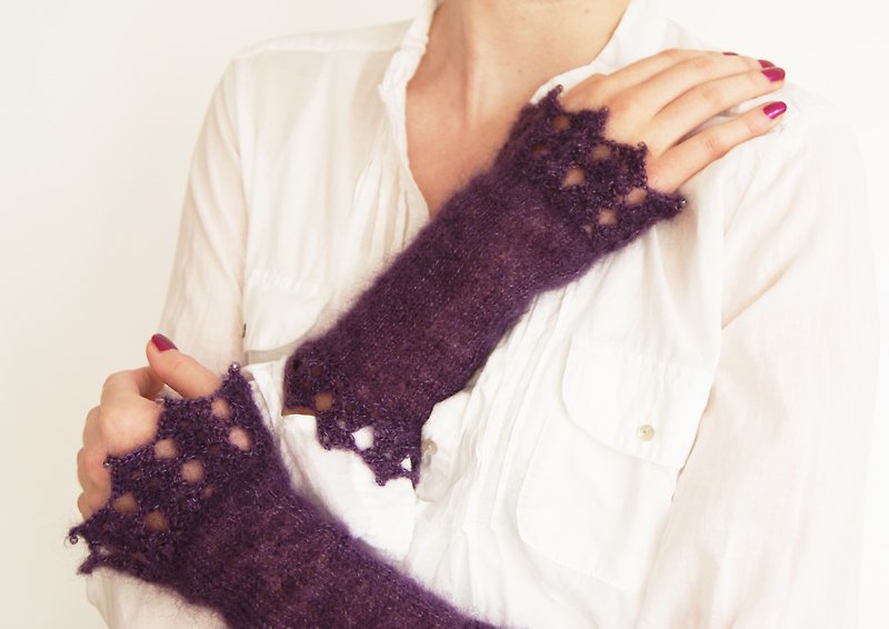Dark Purple Arm Warmers - Knitted Lace Wrist Warmers - Fingerless Gloves - Fall Winter Gloves - Purple Hand Warmers - Eggplant Purple Gloves - 手套 - 其他材質 紫色
