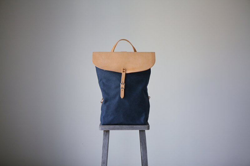 A ROOM MODEL - dark blue washed canvas backpack after a single button - อื่นๆ - วัสดุอื่นๆ สีน้ำเงิน