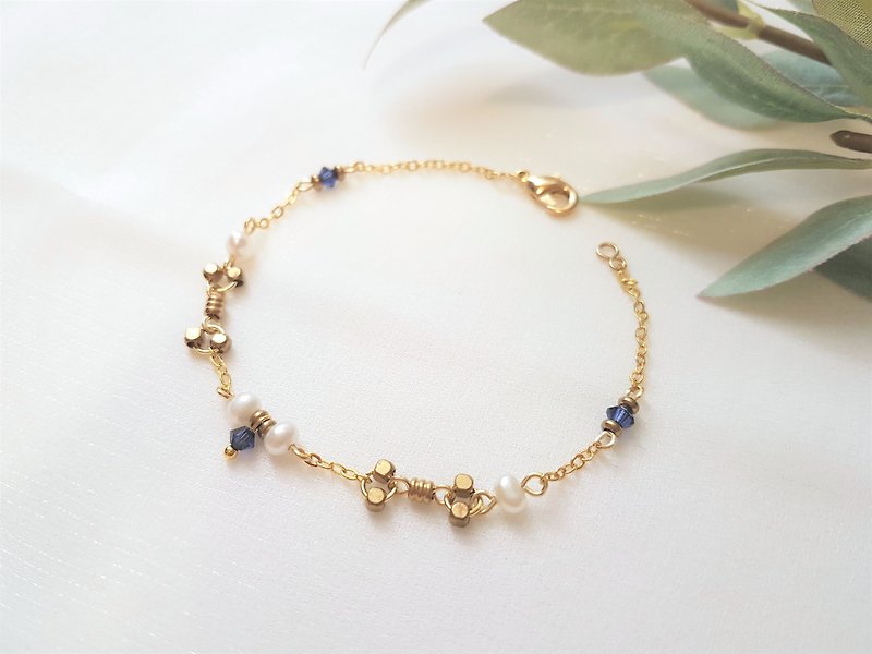 Fresh spring nectar‧ Bronze crystal brass classic ocean blue thin bracelet - Bracelets - Copper & Brass Blue