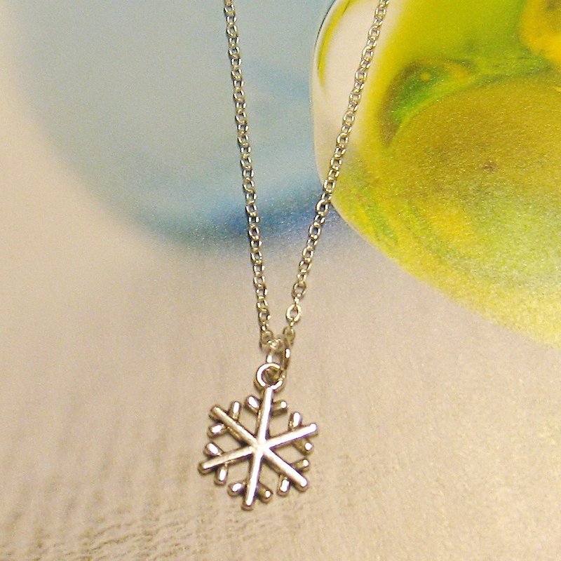 Little snowflake necklace (Christmas gift) - สร้อยคอ - โลหะ สีเทา