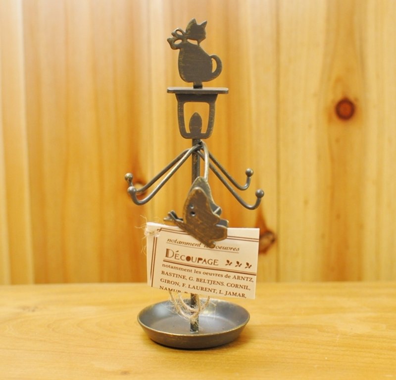 【日本Decole】Decoupage貓咪與小蝴蝶造型飾品收納展示架 - 擺飾/家飾品 - 其他金屬 金色