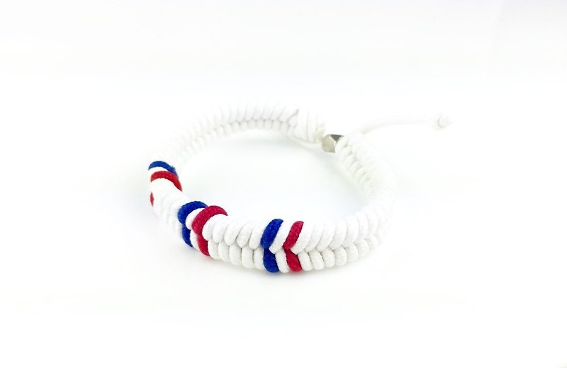 "Red and blue two-color line braided rope on white" - สร้อยข้อมือ - ผ้าฝ้าย/ผ้าลินิน ขาว
