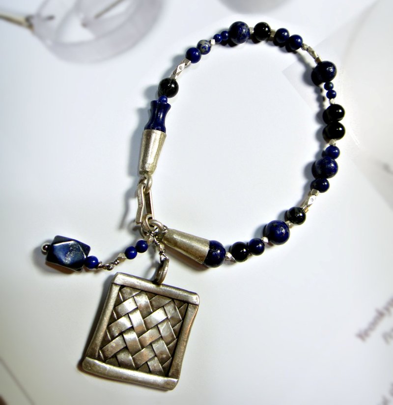 Bracelet ◎ [paragraph] 925 sterling silver unique braided silver pendant*Lapis*Black crystal bracelet - Bracelets - Other Materials 