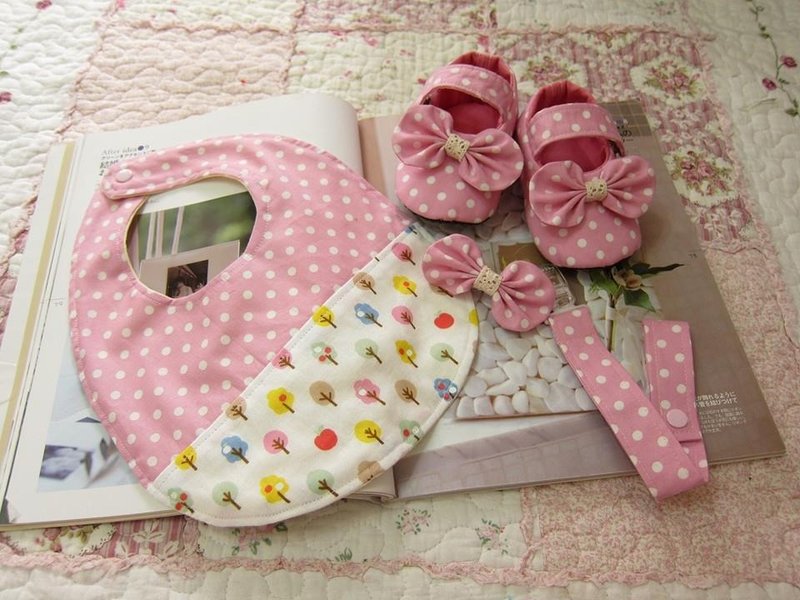 Pink little - baby baby births Groups - Baby Shoes + bibs + Pacifier chain + tweeted butterfly clip - Baby Shoes - Other Materials Pink