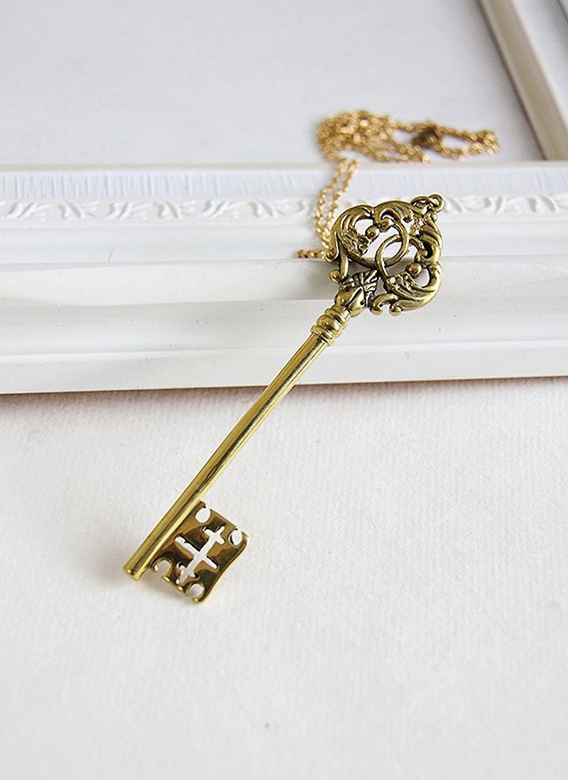 Antique Style Golden Skeleton Key Pendant / Golden Tone Brass Material / Vintage Look Jewelry Woman Accessories - Necklaces - Other Metals Gold