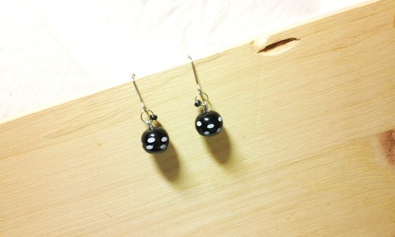 Grapefruit Forest Handmade Glass - Point Pop Style Glass Earrings - Mysterious Black (Can Change Clip Style) - ต่างหู - แก้ว สีดำ